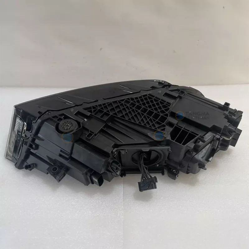 Audi Q7 headlights