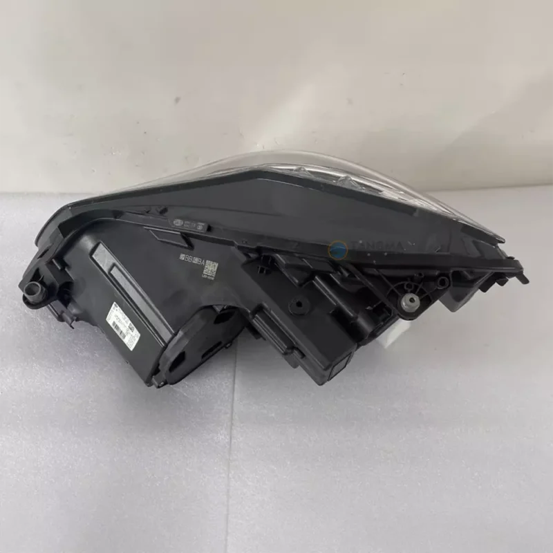 04 Mercedes-Benz E-Class Headlight