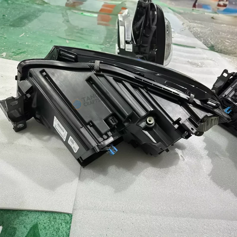 04 Mercedes-Benz GLE Headlight