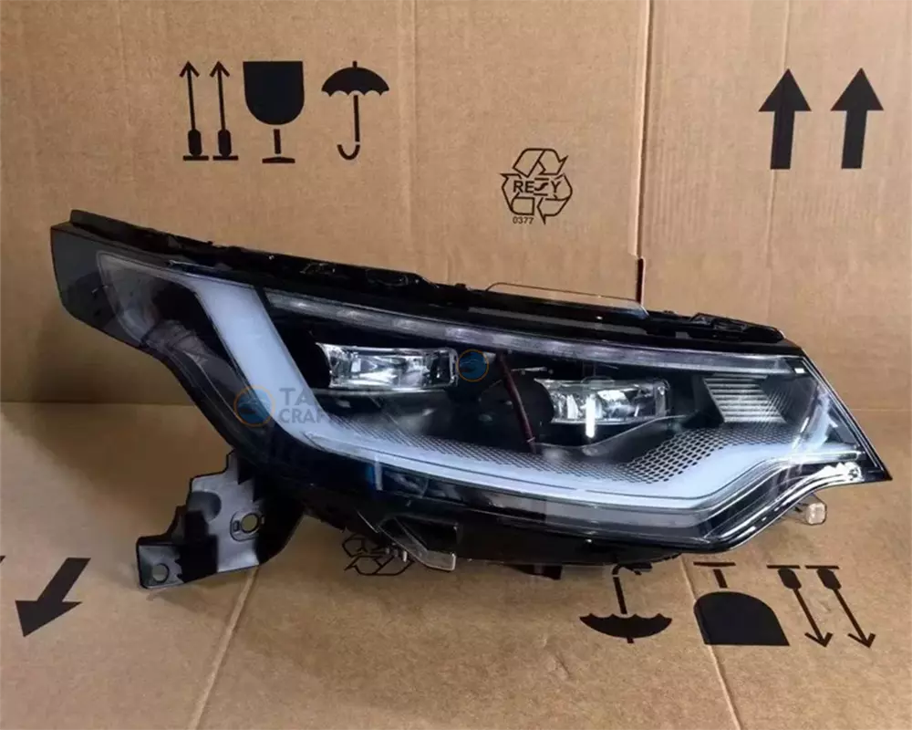 Land Rover Discovery 5 headlights