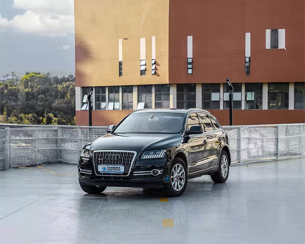 Audi Q3 LED Headlights with Dynamic Turn Signals