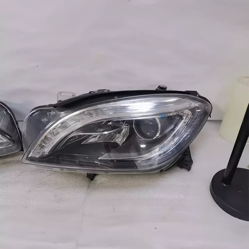 03 Mercedes-Benz GLA156