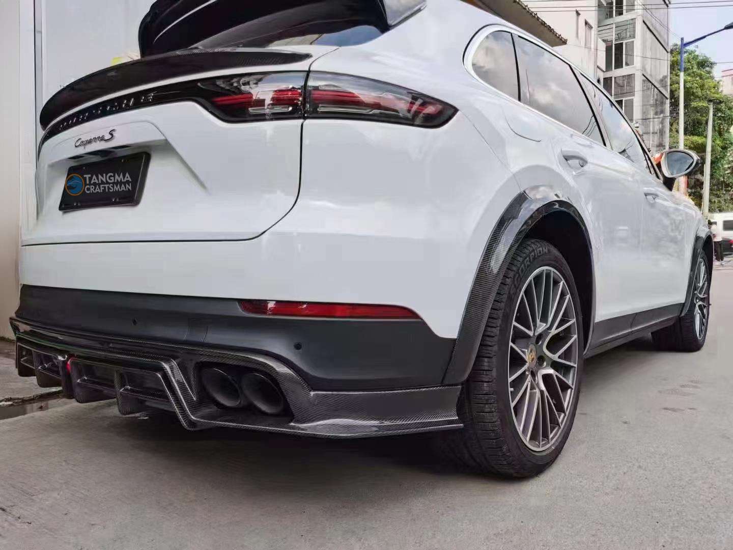 Cayenne Carbon Fiber Body Kit