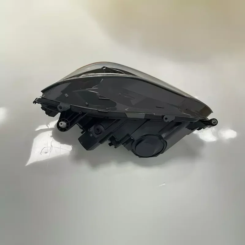 04 Mercedes-Benz E-Class