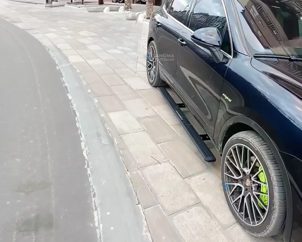 Cayenne Electric Running Boards