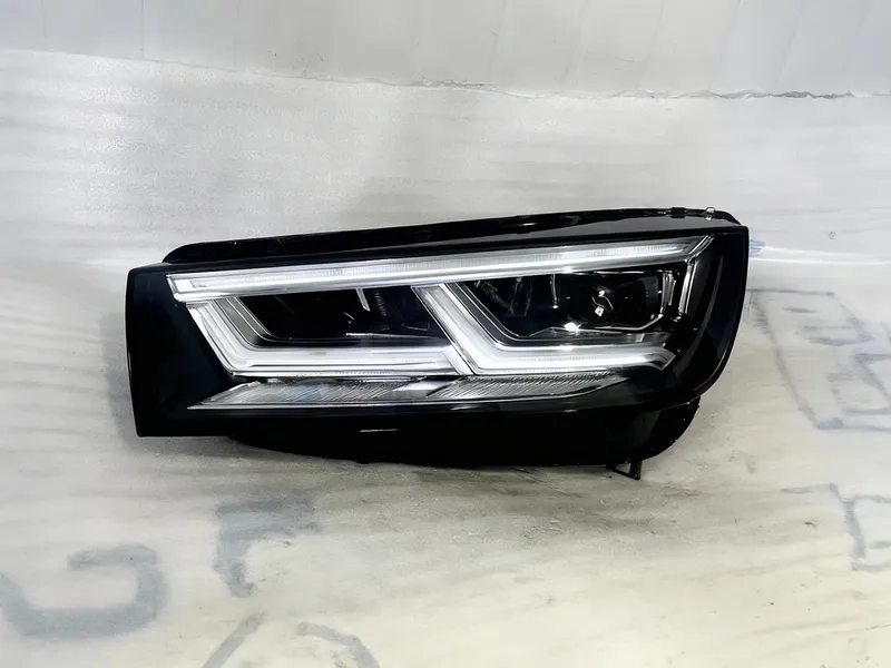 09+ Audi Q5 LED Headlights Matrix DRL Assembly