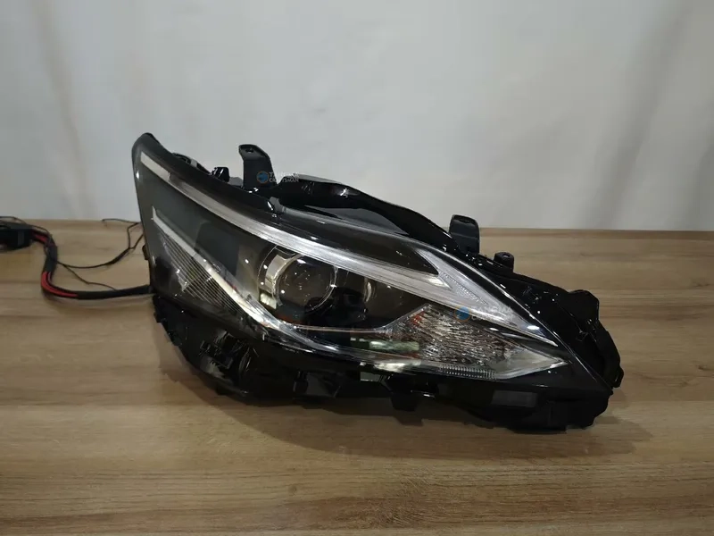 2011+ Lexus CT200 Headlight Assembly LED Projector