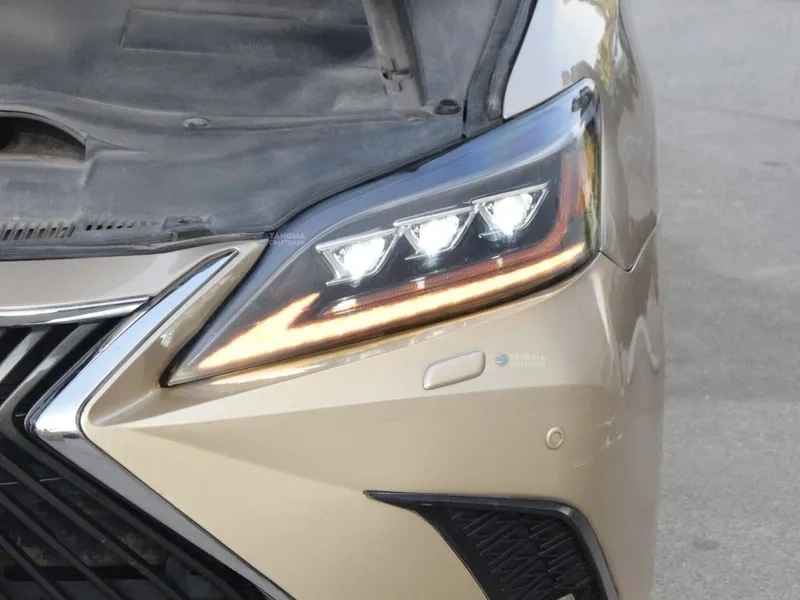 2006+ Lexus ES Headlight Assembly LED Triple-Beam