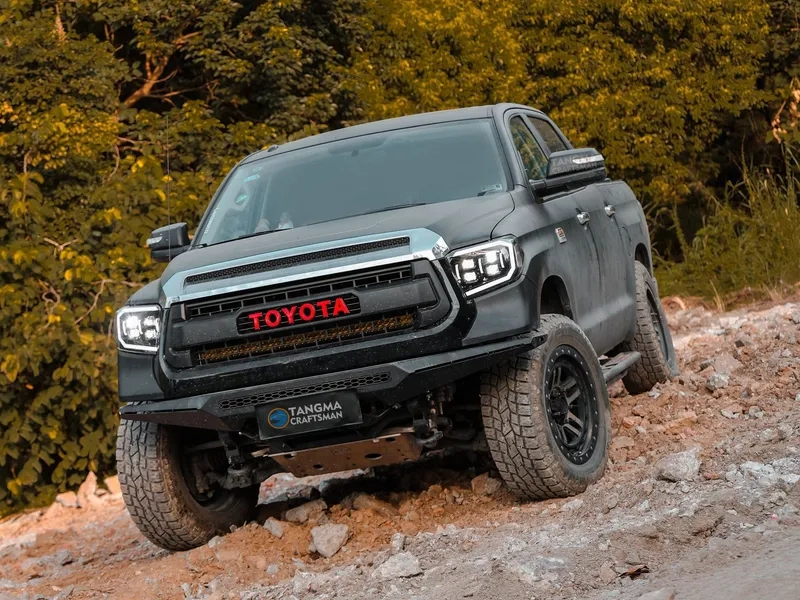 2014+ Toyota Tundra Headlight Assembly LED DRL Lens